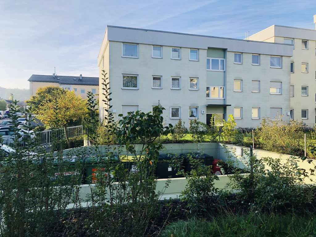 Immobilie in Gerlingen - Sonnige Hochparterre-Wohnung mit getrennten Räumlichkeiten im UG - Bild 1