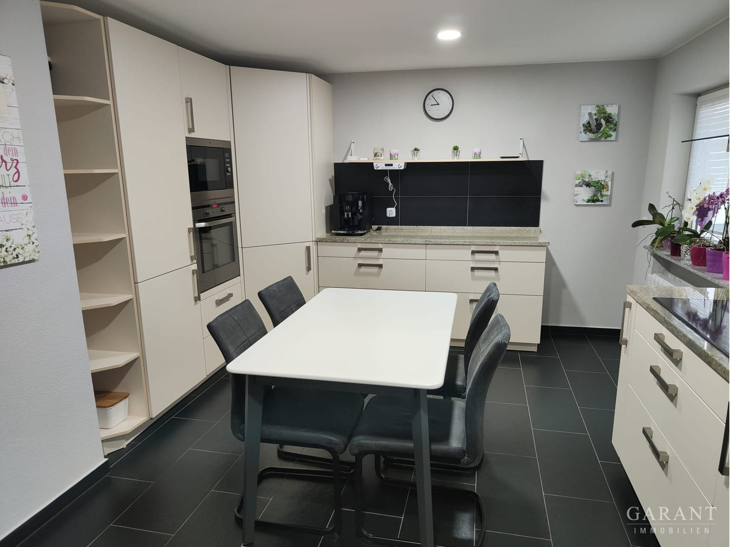 Immobilie in Syrgenstein - Modernisiertes Einfamilienhaus mit großem Hinterhof, Garagen und Werkstatt - Bild 3