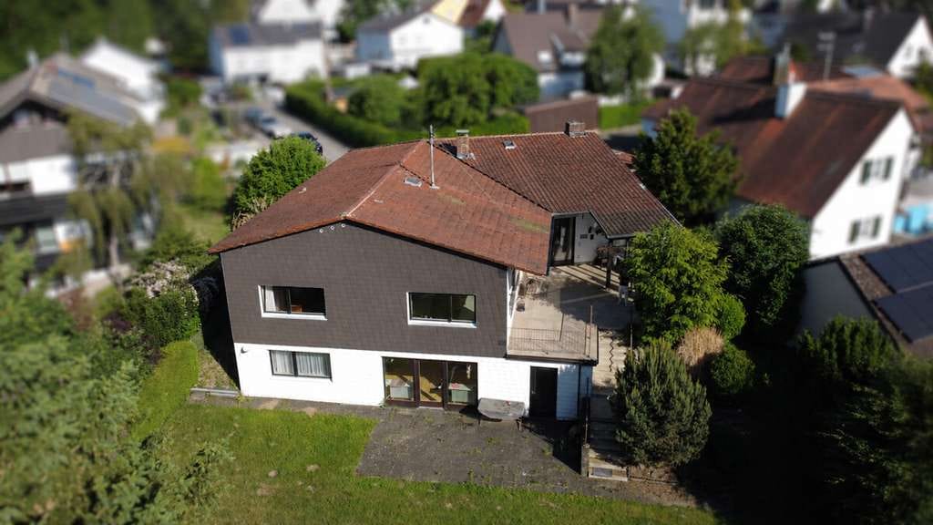 Immobilie in Neusäß - Wohnen mit Weitblick: Großzügiges Einfamilienhaus in grüner Hanglage! - Bild 2
