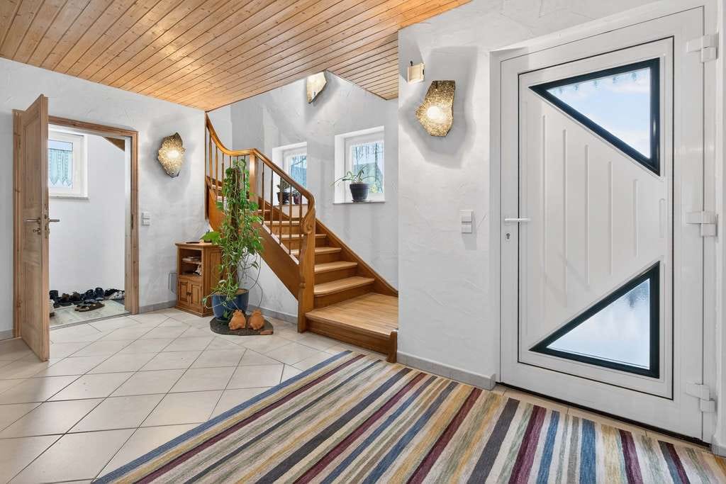 Immobilie in Nersingen - Einfamilienhaus in Nersingen – Familienfreundliches Wohnen mit Garten und viel Platz für Fahrzeuge - Bild 4