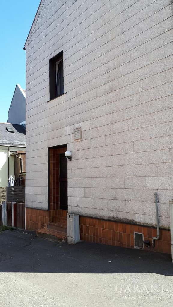 Immobilie in Rehau - Zweifamilienhaus mit Cafe-/Gewerbe im  Erdgeschoss- zentrale Lage in REHAU! - Bild 1