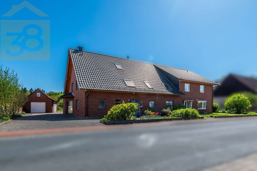 Immobilie in Bokensdorf - Zweifamilienhaus mit Schwimmbad, 3 Garagen und großem Grundstück - ideal für Pferdeliebhaber! - Bild 0