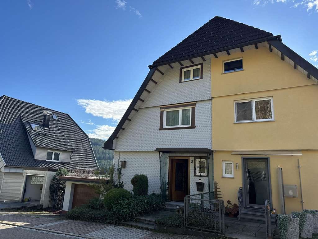 Immobilie in Furtwangen im Schwarzwald - Gepflegte Doppelhaushälfte in ruhiger Wohnlage von 78120 Furtwangen! - Bild 3