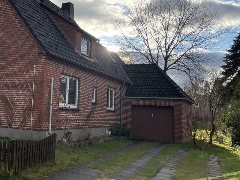 Immobilie in Stelle - Zweifamilienhaus mit großem Grundstück in Ashausen – Sanierungsobjekt mit viel Potenzial - Bild 0