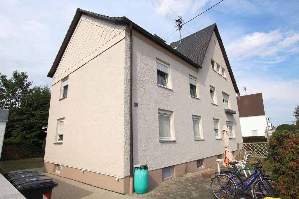 Immobilie in Stadtbergen - Gepflegtes 5-Parteienhaus mit 2 Garagen in Stadtbergen! - Bild 1