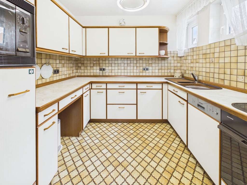 Immobilie in Offenbach an der Queich - Gepflegtes Wohnhaus mit großem Garten und flexiblem Grundriss - Bild 1