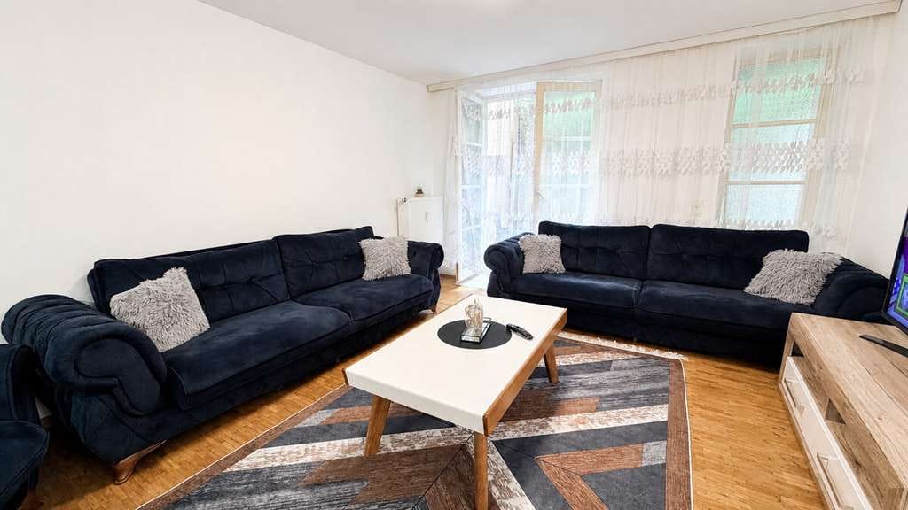 Immobilie in Regensburg - Vermietete 2-Zimmer-Wohnung mit Innenhofterrasse in bester Regensburger Altstadtlage - Bild 1
