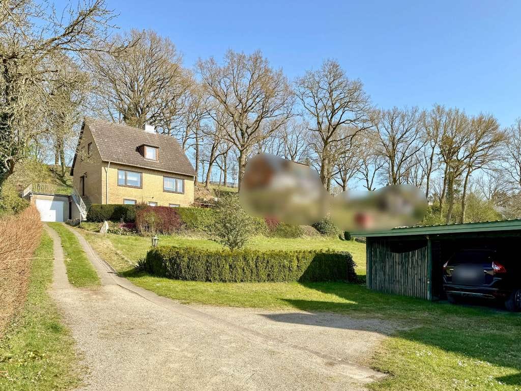 Immobilie in Bosau - Lage mit Aussicht - Älteres Familienhaus mit Gestaltungsspielraum - Bild 1