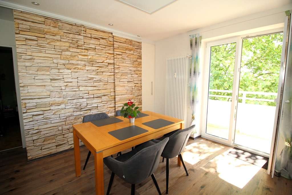 Immobilie in Hofheim am Taunus - Großzügige 3-Zimmer-Wohnung mit umlaufendem Balkon und herrlichem Blick ins Grüne - Bild 0