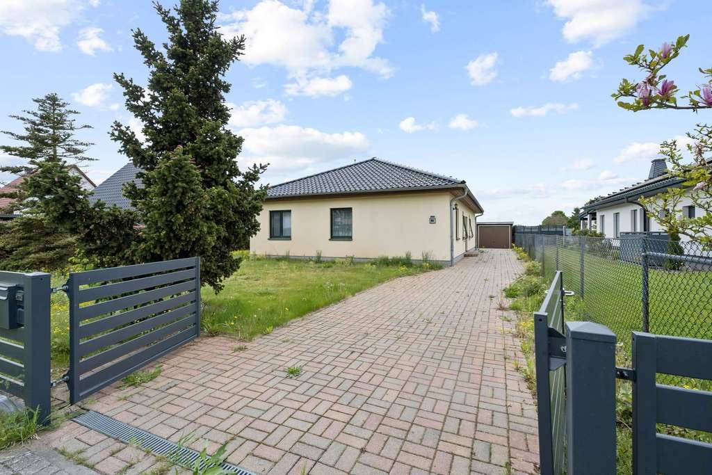 Immobilie in Mixdorf - Moderner Bungalow mit Feldblick in Müllrose - 3 min von Freibad und Marktplatz entfernt - Bild 0