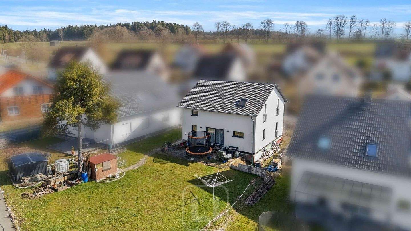 Immobilie in Oberreichenbach - Großzügiges Wohnhaus | Wärmepumpe | energieeffizient | gehobene Ausstattung | Garten - Bild 2