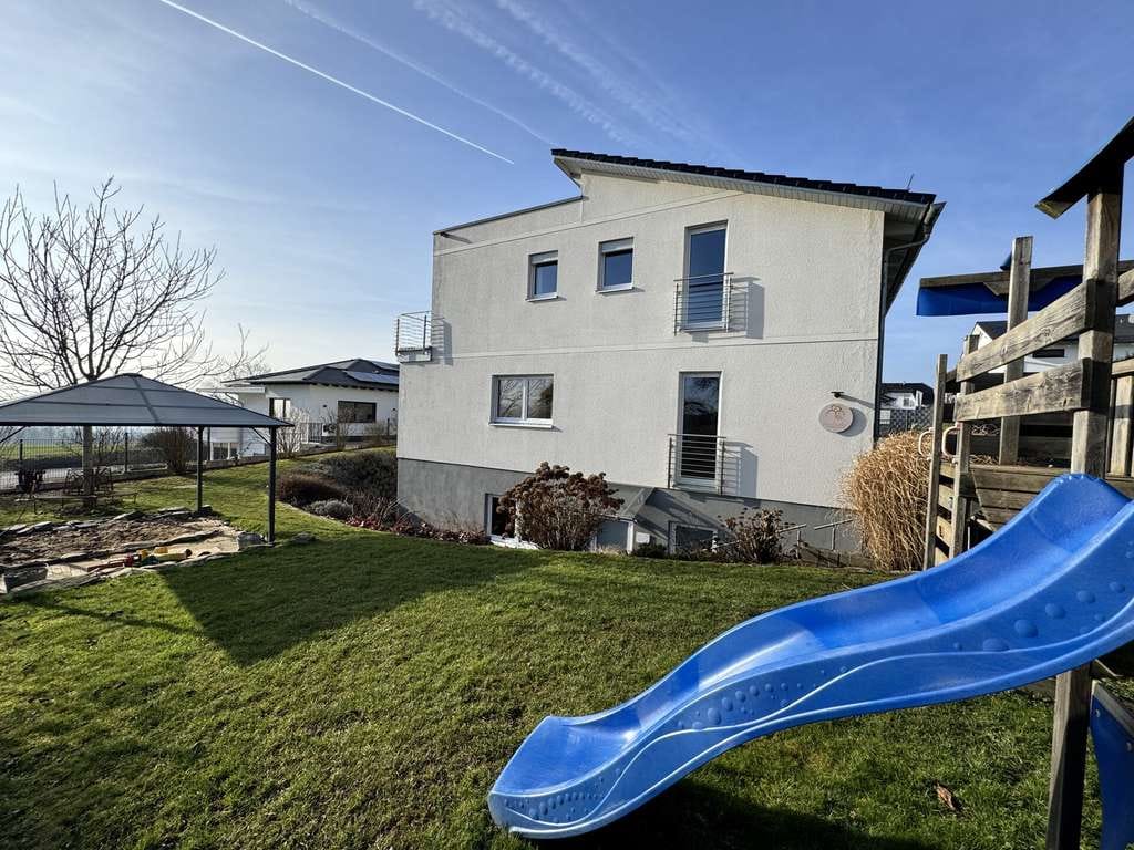 Immobilie in Rengsdorf - Viel Platz für Familie & Beruf: 6 Schlafzimmer, Büroetage & Weitblick - neuwertig energetisch TOP! - Bild 0