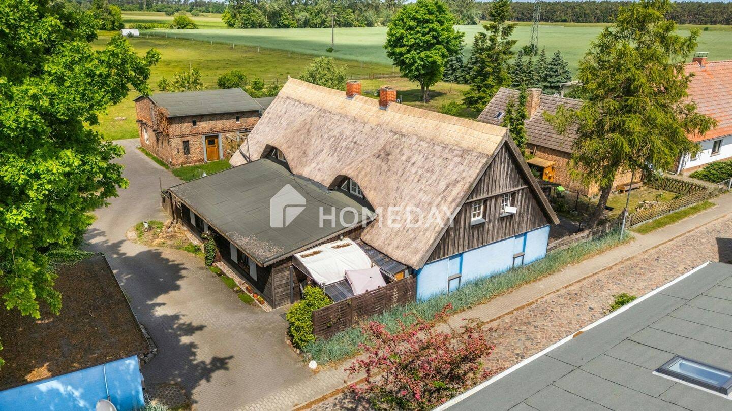 Immobilie in Ferdinandshof - Historisches Reetdachhaus mit Entwicklungspotenzial und über sechs Prozent Rendite - Bild 1