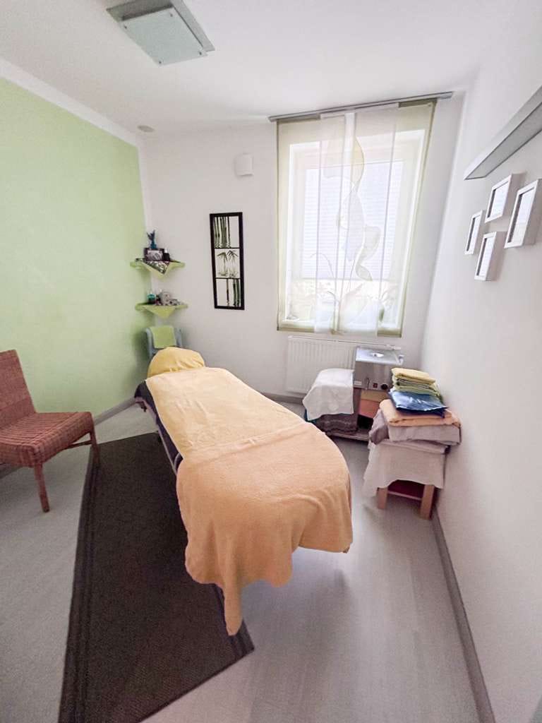Immobilie in Meeder - Mehrfamilienhaus mit moderner Praxis auf großzügigem Grundstück! Zur Eigennutzung oder als Kapitalan - Bild 4