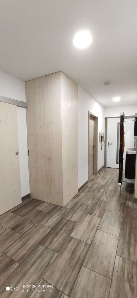 Immobilie in Liederbach - Kernsanierte 3-Zimmer-Wohnung mit zwei Balkonen und traumhaftem Taunusblick. - Bild 2