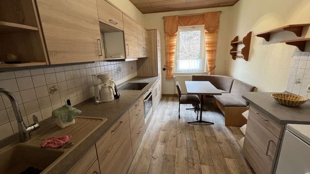 Immobilie in Lunzenau - Gepflegtes Einfamilienhaus mit zwei Wohneinheiten und Ausbaupotenzial in Lunzenau - Bild 3