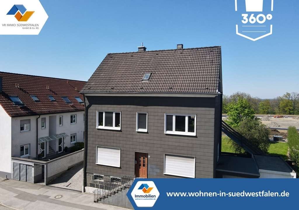 Immobilie in Radevormwald - VR IMMO: Gepflegtes Zweifamilienhaus mit Garten und 2 Garagen - Bild 0