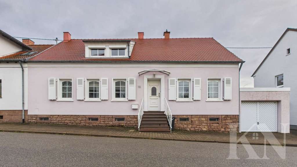 Immobilie in Heusweiler - Familienfreundliche Doppelhaushälfte mit Garten, Keller und Ausbaumöglichkeit in Heusweiler! - Bild 0