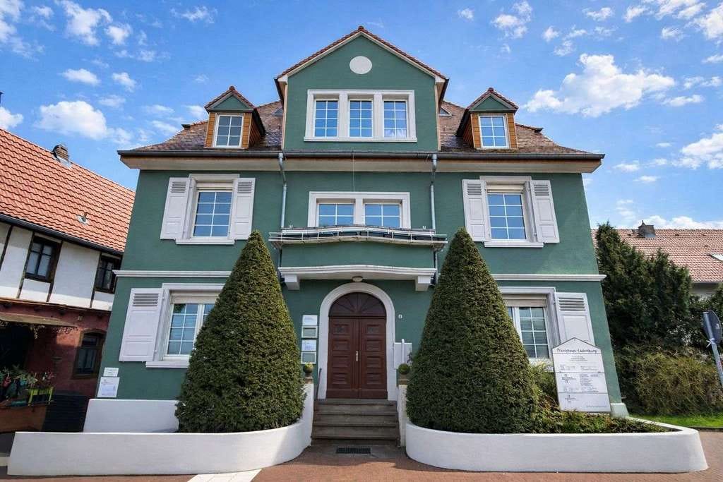 Immobilie in Ladenburg - Stabile Kapitalanlage im Herzen der Metropolregion Rhein-Neckar-Vollvermietetes Wohn-und Praxishaus - Bild 0