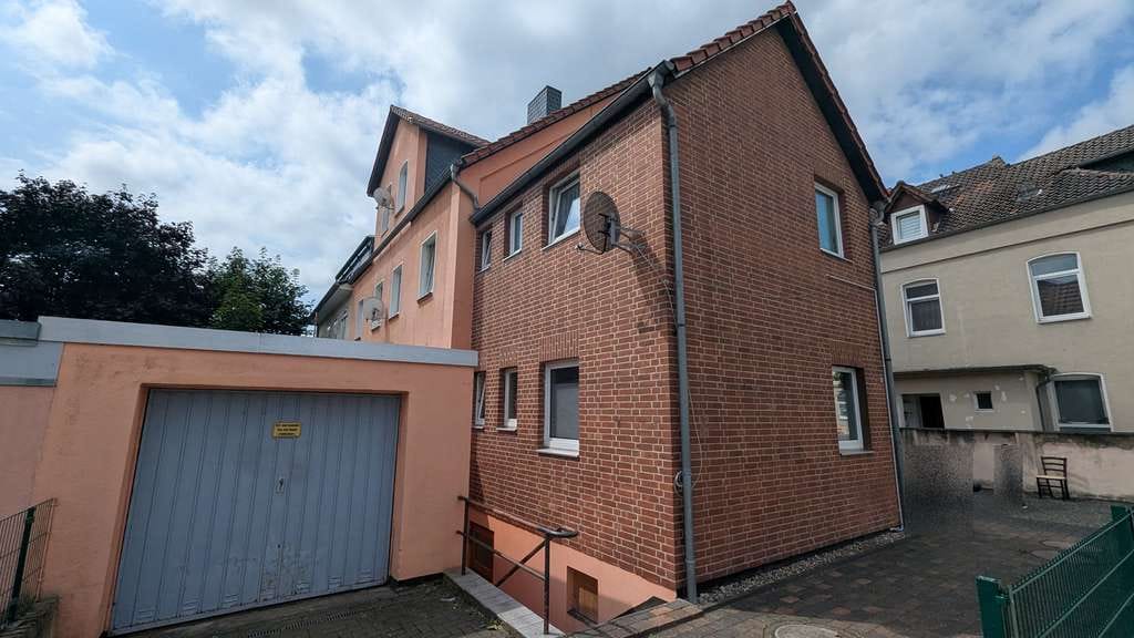 Immobilie in Peine - !!! PEINE !!! Attraktives Mehrfamilienhaus mit 8 Wohneinheiten – Voll vermietet - Bild 1