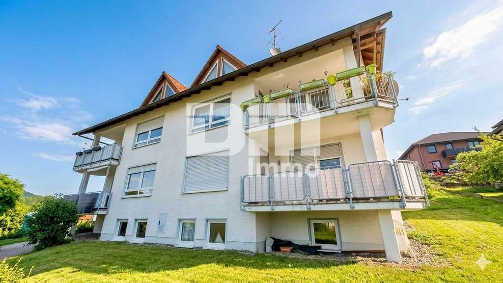 Immobilie in Niedenstein - Hochwertig sanierte, ebenerdige Dreizimmerwohnung im EG mit Loggia + PKW-Stellplatz - Bild 1