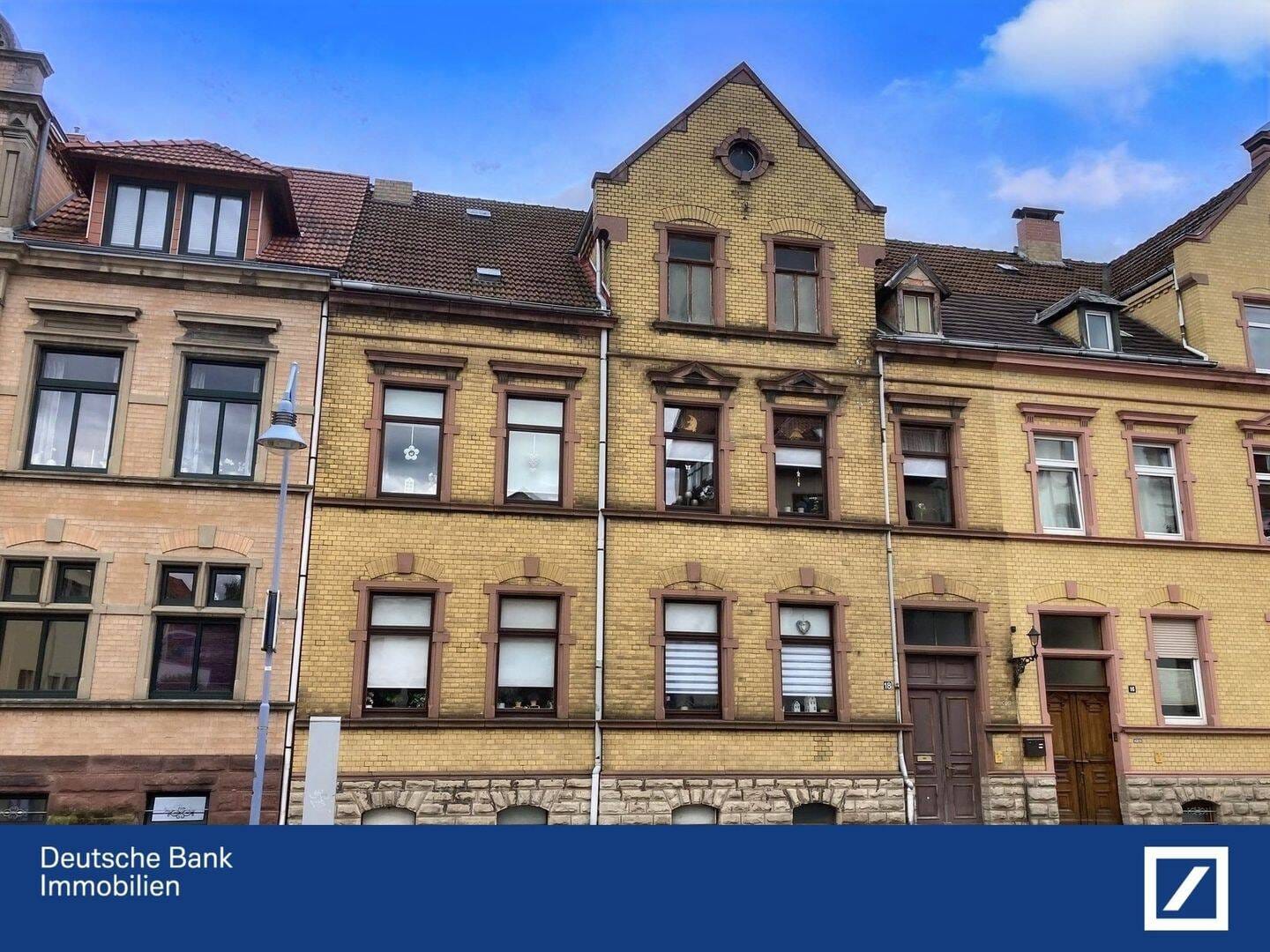 Immobilie in Sangerhausen - Attraktives Zweifamilienhaus mit Ausbaureserve - Ideal für Kapital - Bild 0