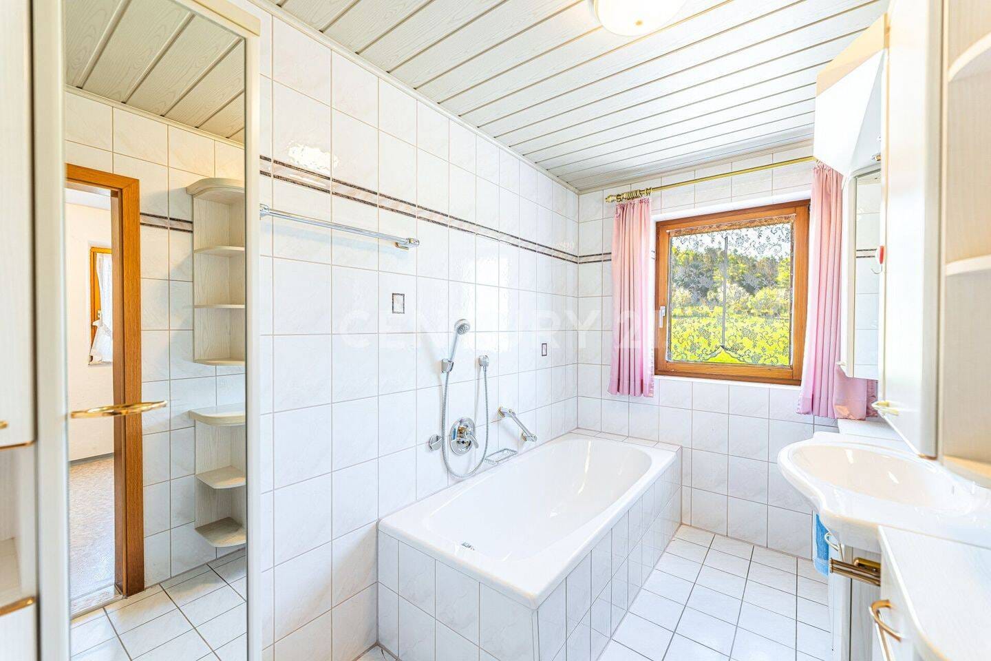 Immobilie in Hartenstein - Vielseitiges Anwesen mit großem Grundstück – Wohnen, Arbeiten, Gestalten - Bild 3