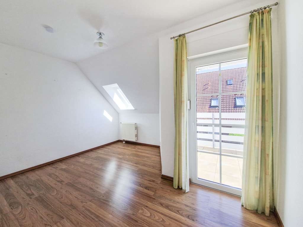 Immobilie in Wacken - Sonnige Dachgeschosswohnung mit Südbalkon, Carport & Ausbaureserve – Wohnen in ruhiger 4-Parteien-An - Bild 3