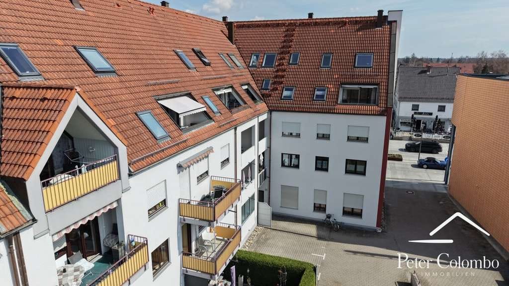 Immobilie in Königsbrunn - Stilvolle 4-Zimmer-Maisonette mit Aufzug, 2 Bädern, Dachloggia & Außen- + TG-Stellplatz in Toplage K - Bild 1