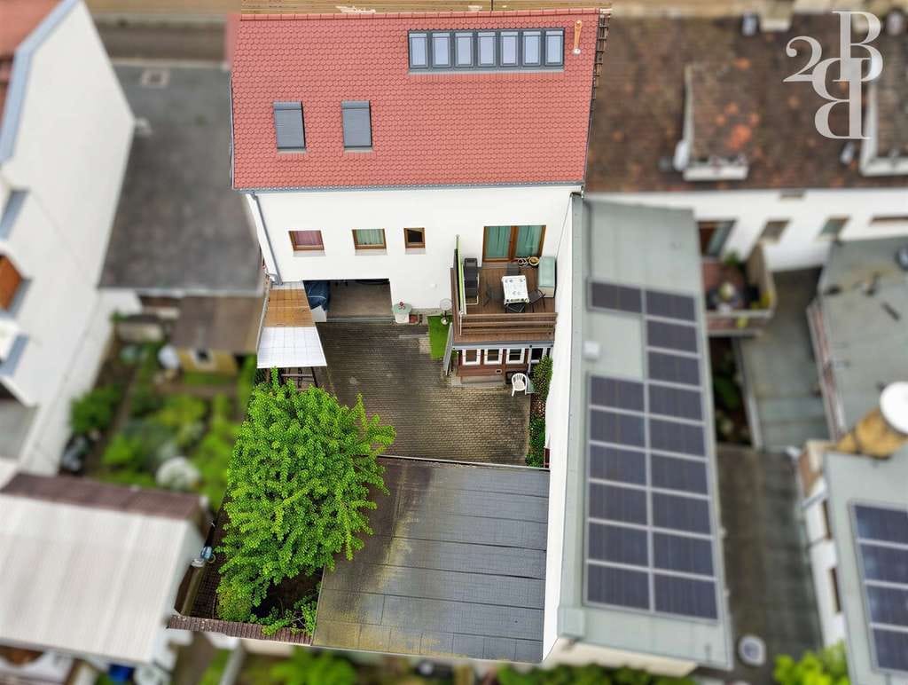 Immobilie in Zerbst/Anhalt - Stadthaus mit Galerie: lichtdurchflutetes Wohnen über drei Etagen in zentraler Lage von Zerbst - Bild 1