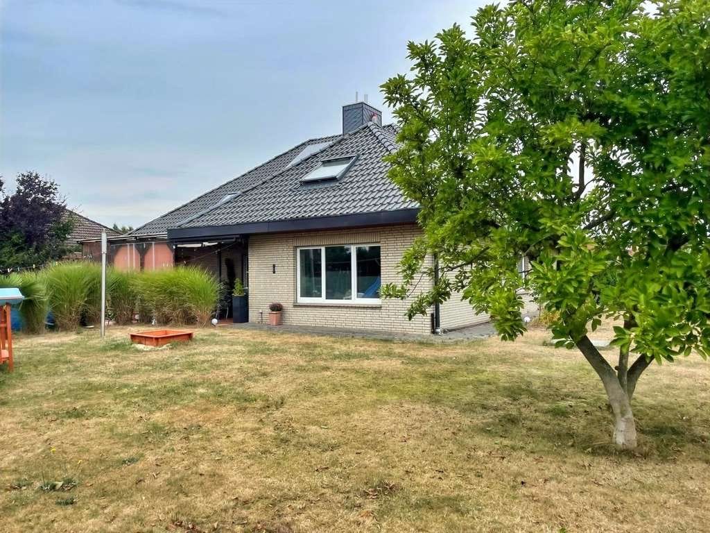 Immobilie in Agathenburg - Großzügiger Bungalow mit Einliegerwohnung! Ideal für 1-2 Familien  - Bild 1
