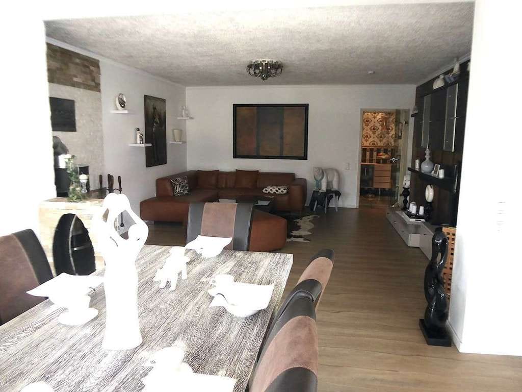 Immobilie in Haiger - Luxuriöses, junges und freistehendes Haus für 3 Parteien mit schönem Garten in ruhiger Lage - Bild 4