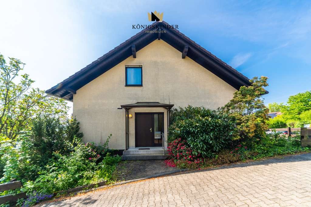 Immobilie in Ebersbach an der Fils - Familientraum in Ebersbach an der Fils – Einfamilienhaus mit großem Potenzial und schönem Garten - Bild 1