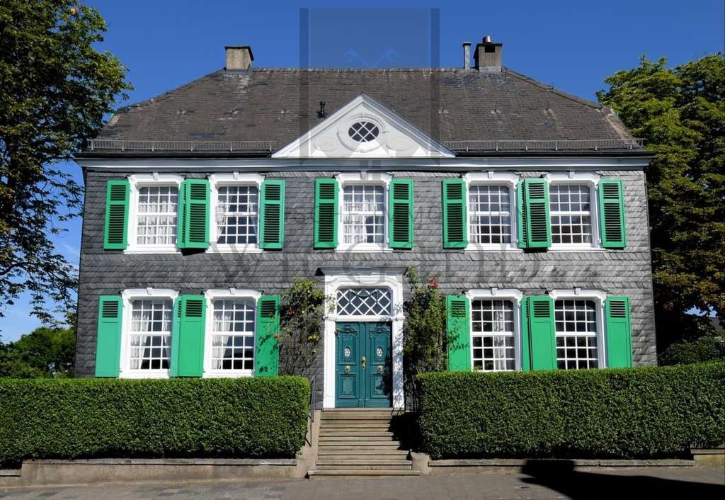 Immobilie in Remscheid - Repräsentatives Patrizierhaus mit großzügigem Grundstück und historischem Charme - Bild 0
