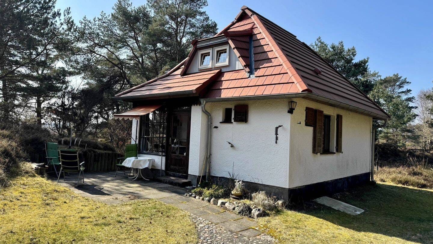 Immobilie in Insel Hiddensee - Insel Hiddensee - Haus in der Heide - komplett saniert ! - Bild 0