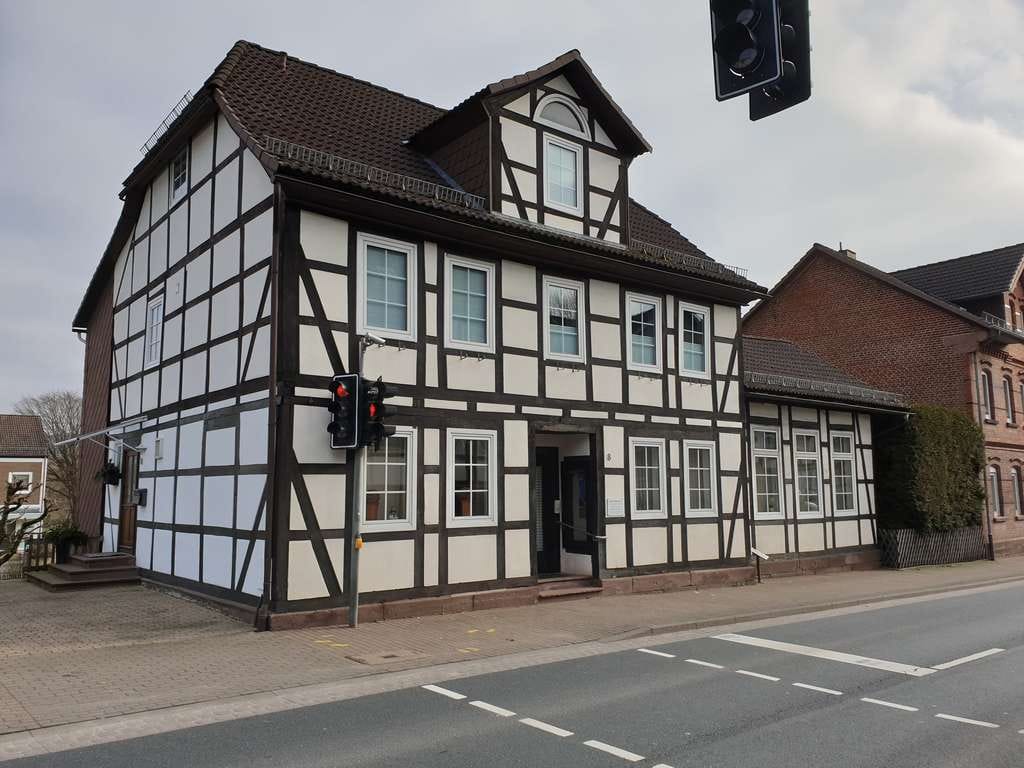 Immobilie in Eschershausen - Großzügige 5-Zimmer-Wohnung mit Terassen, Garagen und Stellplätzen in Eschershausen - Bild 1