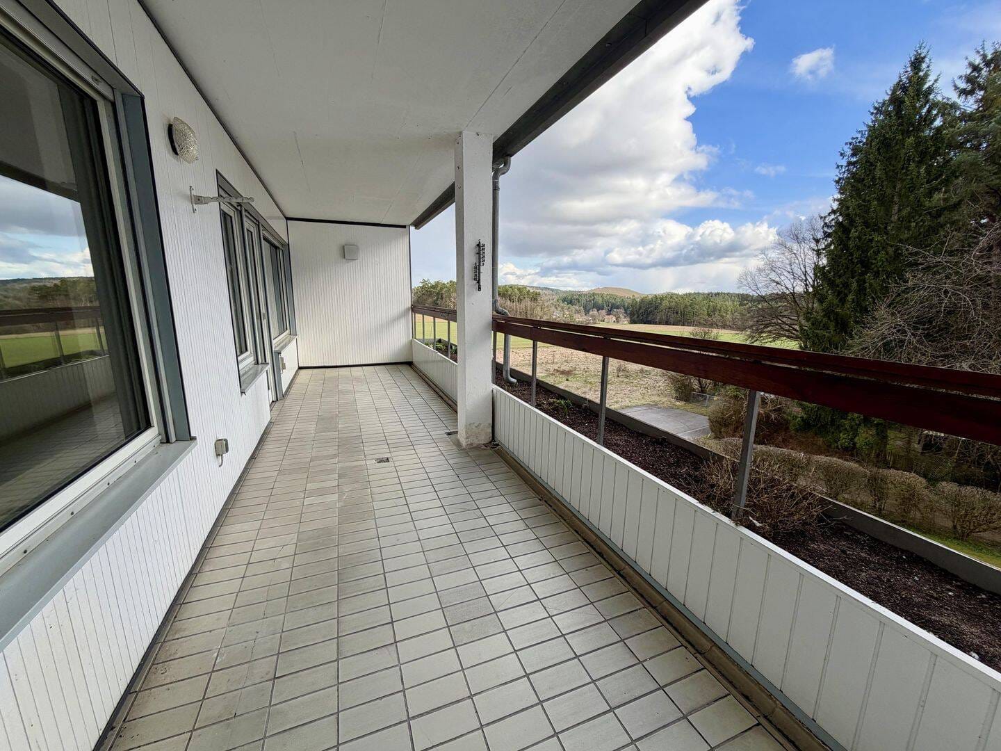 Immobilie in Sulzbach-Rosenberg - Wohnkomfort garantiert! 4-Zimmer-Etagenwohnung mit Aufzug in Sulzbach-Rosenberg - Bild 2