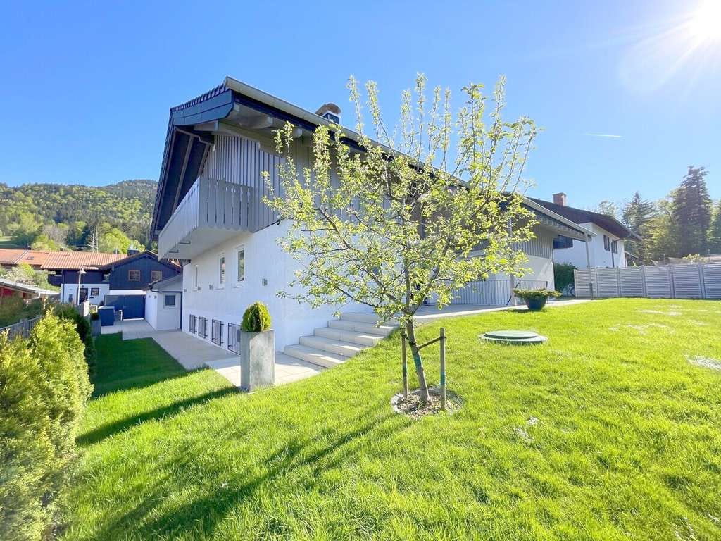 Immobilie in Bad Heilbrunn - Außergewöhnliches Anwesen mit bis zu 3 Wohneinheiten + Arbeiten + Wellness, alles unter einem Dach - Bild 0