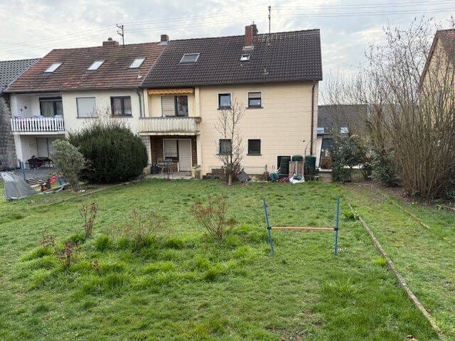 Immobilie in Friedrichsthal - Schönes Zweifamilienhaus mit Balkon und Terrasse in Friedrichsthal - Bild 2