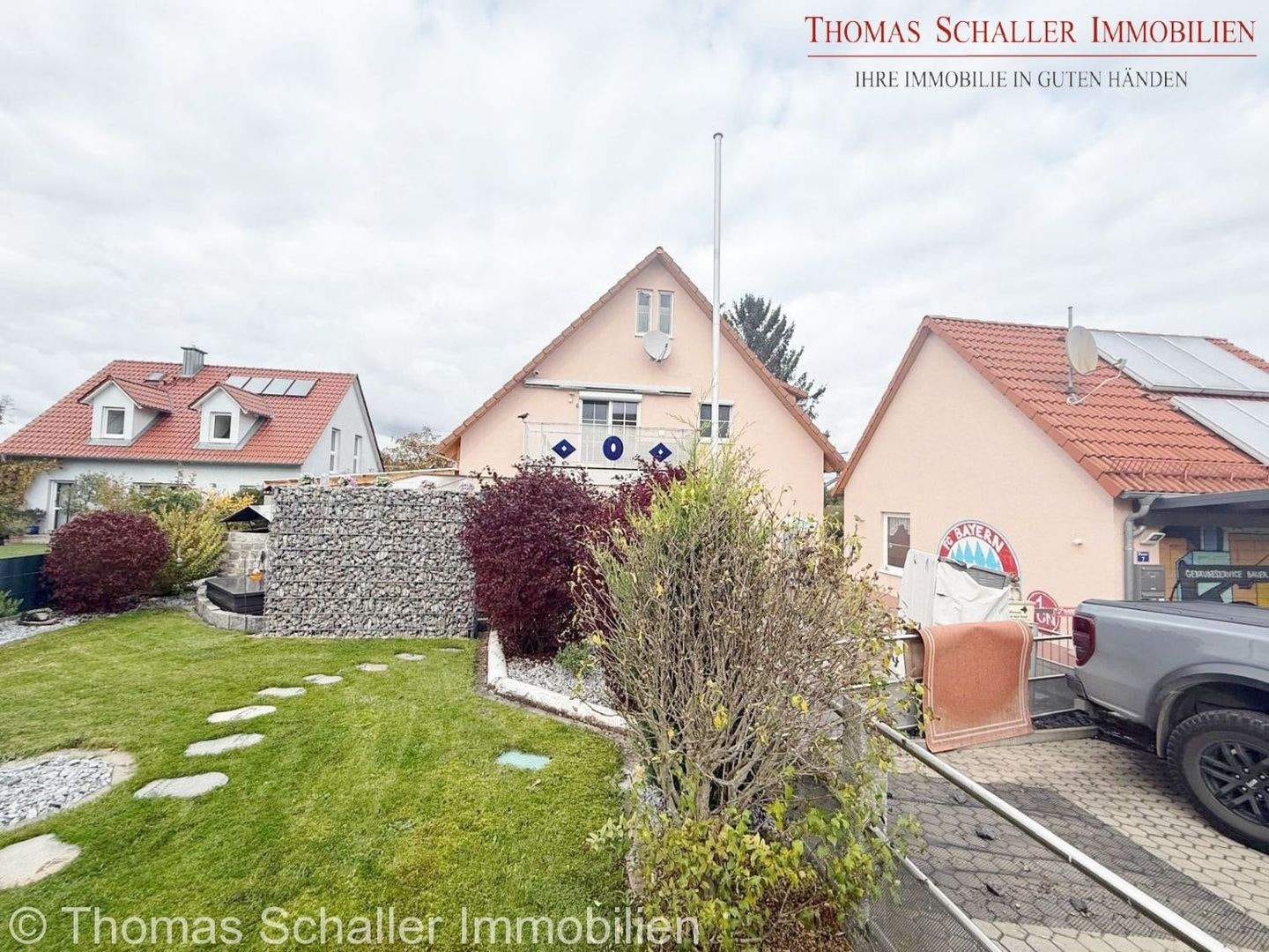 Immobilie in Abenberg - Hochwertiges 3-Familienhaus mit Einliegerwohnung, PV-Anlage & Gartenparadies - Bild 1