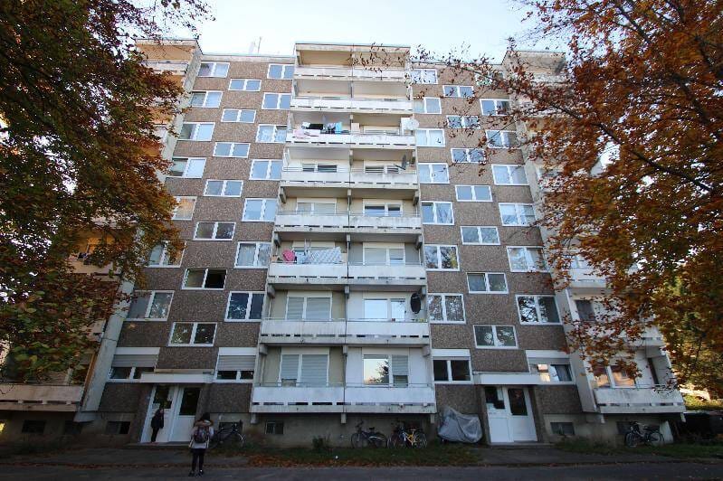 Immobilie in Niederkassel - Gepflegte, seniorengerechte ETW mit gute Ausstattung mit 2 Balkonen Aufzug Kellerraum PKW-Stellplatz - Bild 1