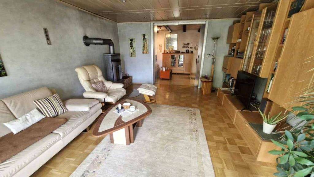 Immobilie in Kusterdingen - Wohnhaus mit 3 Wohneinheiten, Gewerbeeinheit, Doppelgarage und wunderschönem Garten - Bild 3