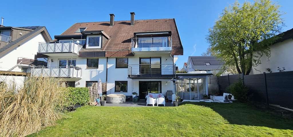 Immobilie in Gundelfingen - Großzügige 2-Zimmer-Wohnung mit Süd-Balkon, Stellplatz und Blick ins Grüne in begehrter Lage von Gun - Bild 0