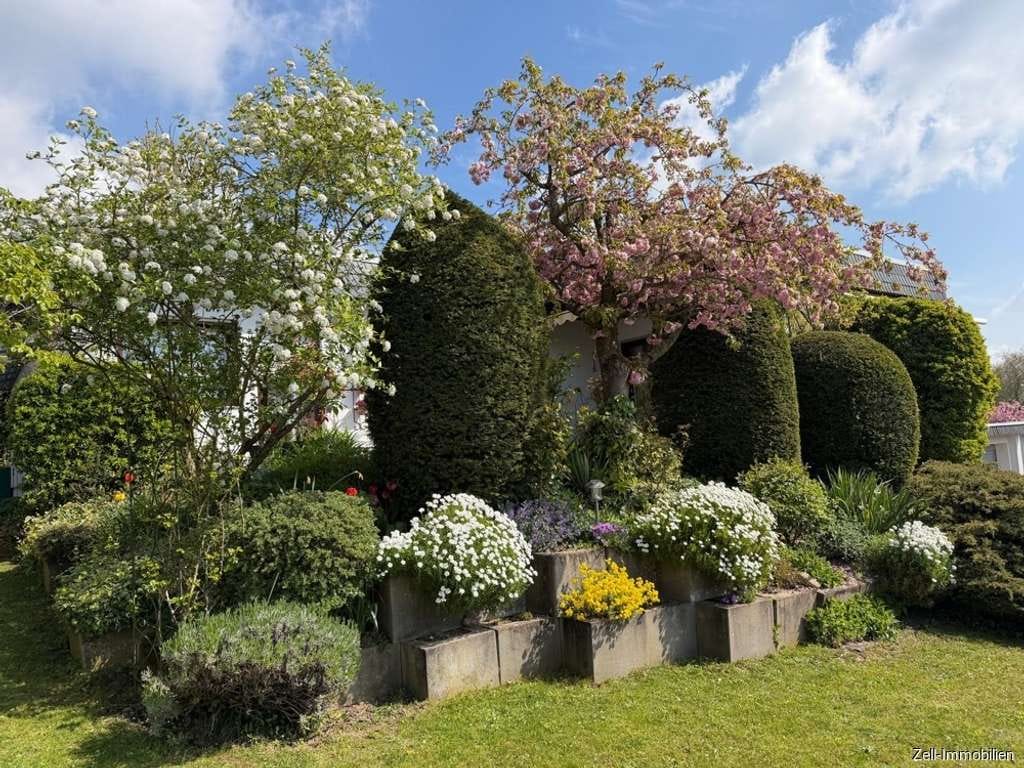 Immobilie in Geisenheim - Familientraum: Großzügiges Einfamilienhaus mit tollem Gartengrundstück und Garage - Bild 2