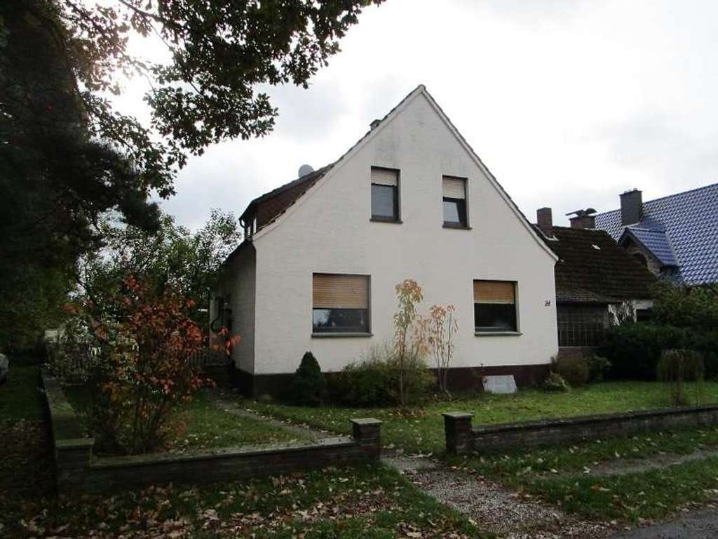 Immobilie in Hövelhof - Einfamilienhaus auf großem Grundstück plus Erholungsfläche - Bild 0