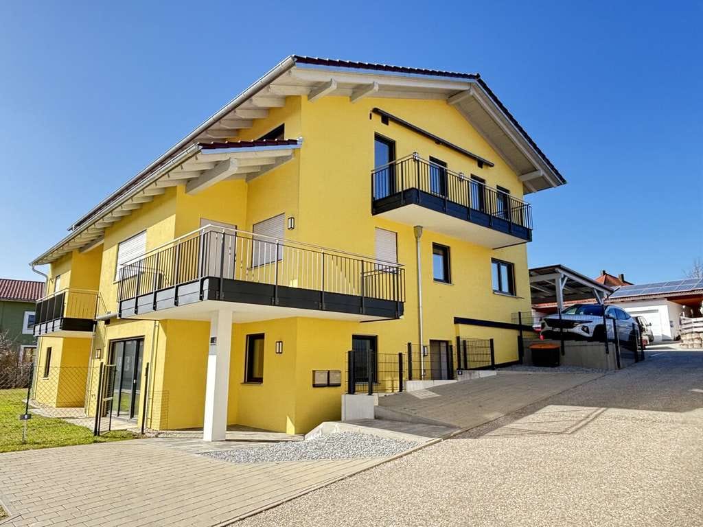 Immobilie in Kößlarn - Viel Licht & ein großzügiger Schnitt: 3-Zimmer-Wohnung mit Gartenanteil - Bild 1