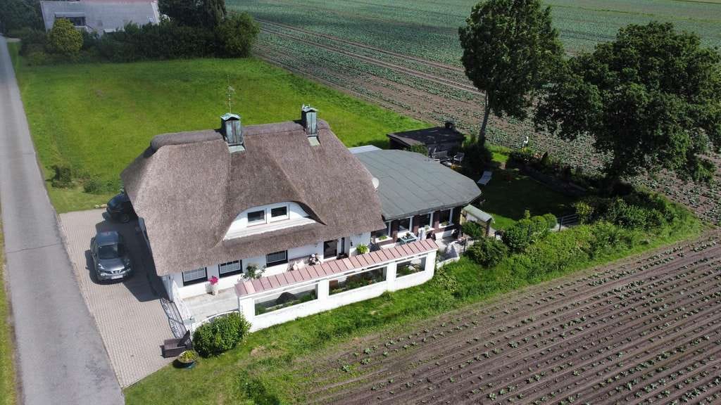 Immobilie in Kronprinzenkoog - Exklusives Wohnen hinter dem Deich in Kronprinzenkoog mit viel Platz - Bild 0