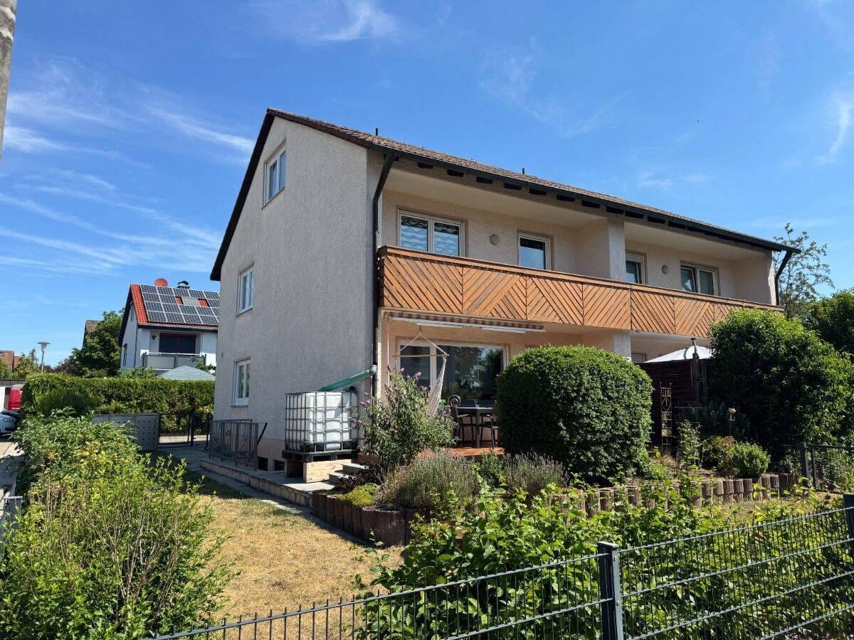 Immobilie in Herrieden - Gepflegte Doppelhaushälfte in attraktiver Wohnlage von Herrieden mit Garten und Garage - Bild 0