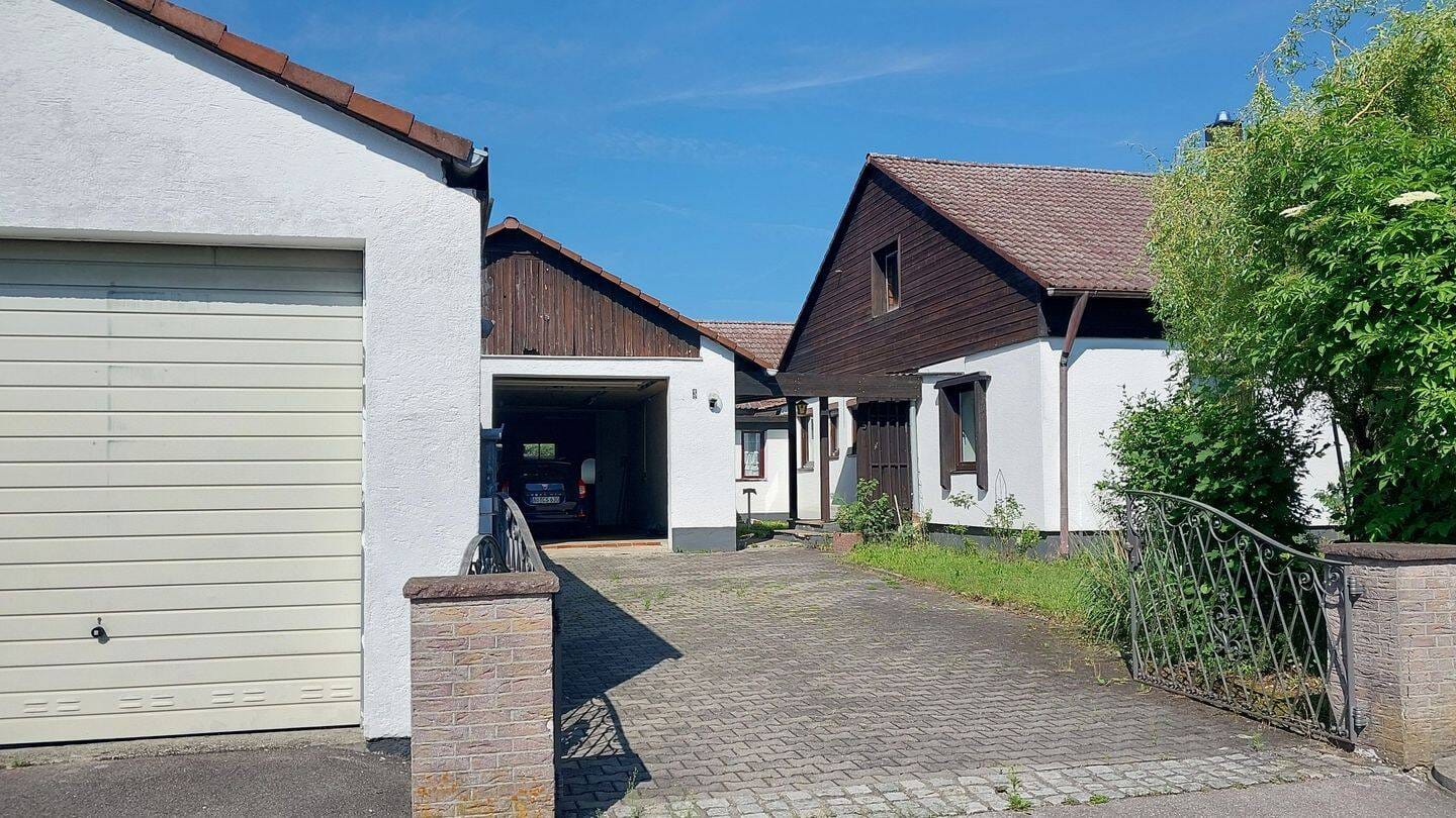 Immobilie in Emmerting - Gelegenheit: EFH mit Gewerbe/Lagerhalle in Emmerting !!! - Bild 1