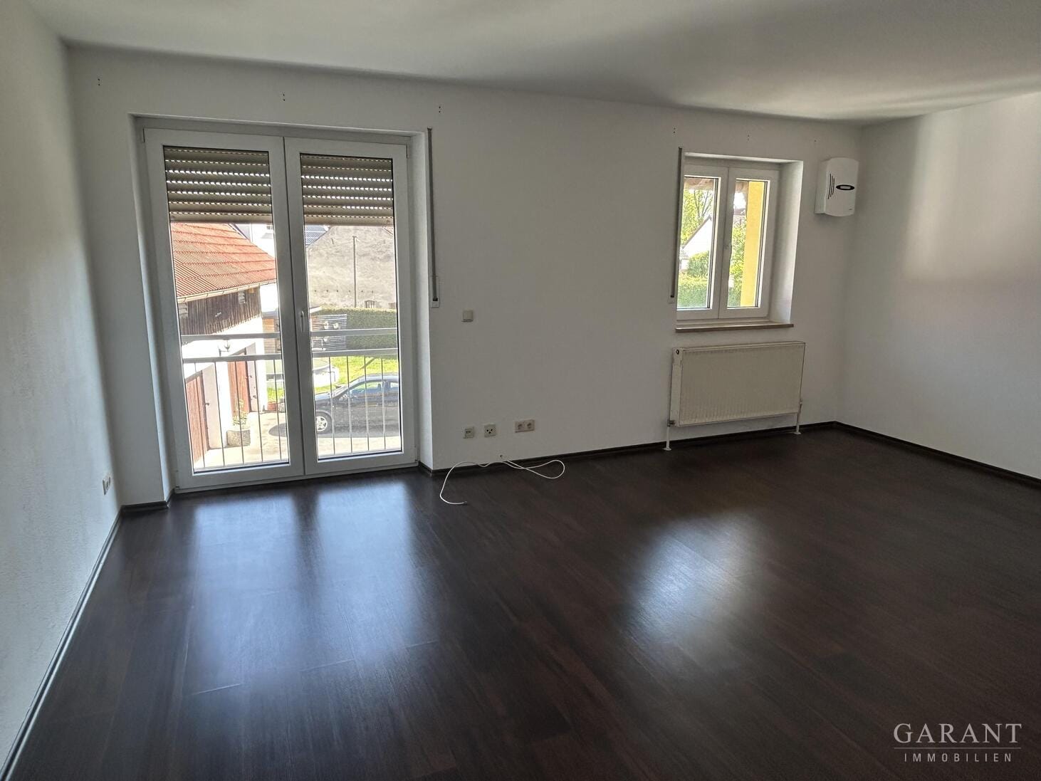 Immobilie in Fürstenfeldbruck - Großzügige, energieeffiziente Haushälfte in Puch mit kleinem, pflegeleichtem Grundstück - Bild 2